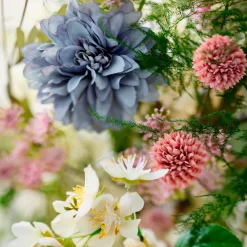 Bungalow kunstig blomst - Dahlia Valley, Misty Blue