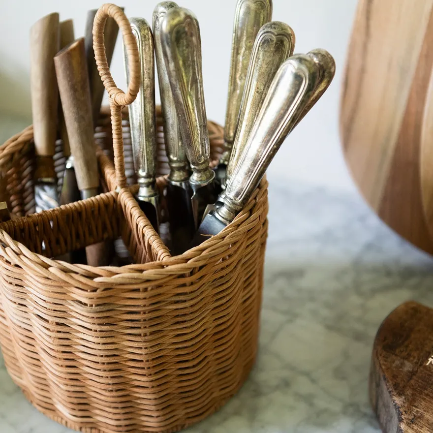 Bungalow rund bestikholder i Rattan