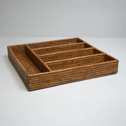 Charmille Bestikbakke i Rattan. Honey