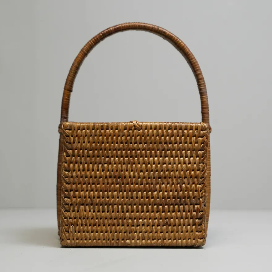 Charmille Firkantet Bestikholder med 4 rum i Rattan. Honey