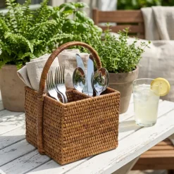 Charmille Firkantet Bestikholder med 4 rum i Rattan. Honey