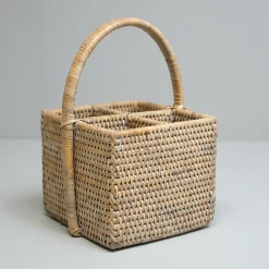 Charmille Firkantet Bestikholder med 4 rum i Rattan. Hvid