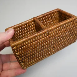 Charmille Firkantet Holder med 2 rum i Rattan. Honey