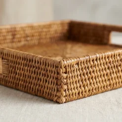 Charmille Firkantet Serveringsbakke i Rattan. Honey