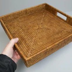 Charmille Firkantet Serveringsbakke i Rattan. Honey