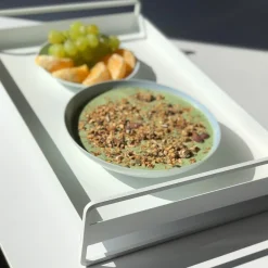 Como bakke i metal - Trico Tray med håndtag - HVID