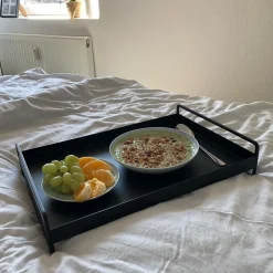 Como bakke i metal - Trico Tray med håndtag - SORT
