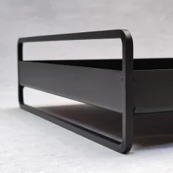 Como bakke i metal - Trico Tray med håndtag - SORT