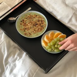 Como bakke i metal - Trico Tray med håndtag - SORT