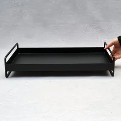 Como bakke i metal - Trico Tray med håndtag - SORT