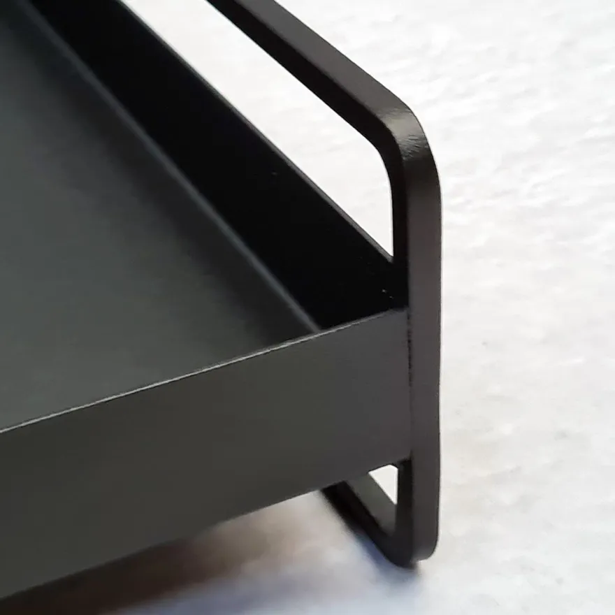 Como bakke i metal - Trico Tray med håndtag - SORT