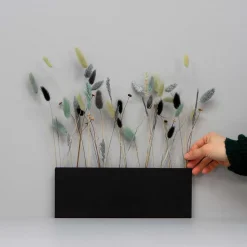 Como Flower Pot TEN - Væghængt vase i metal, Sort