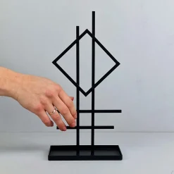 Como smykkeholder - TOTEM, Sort