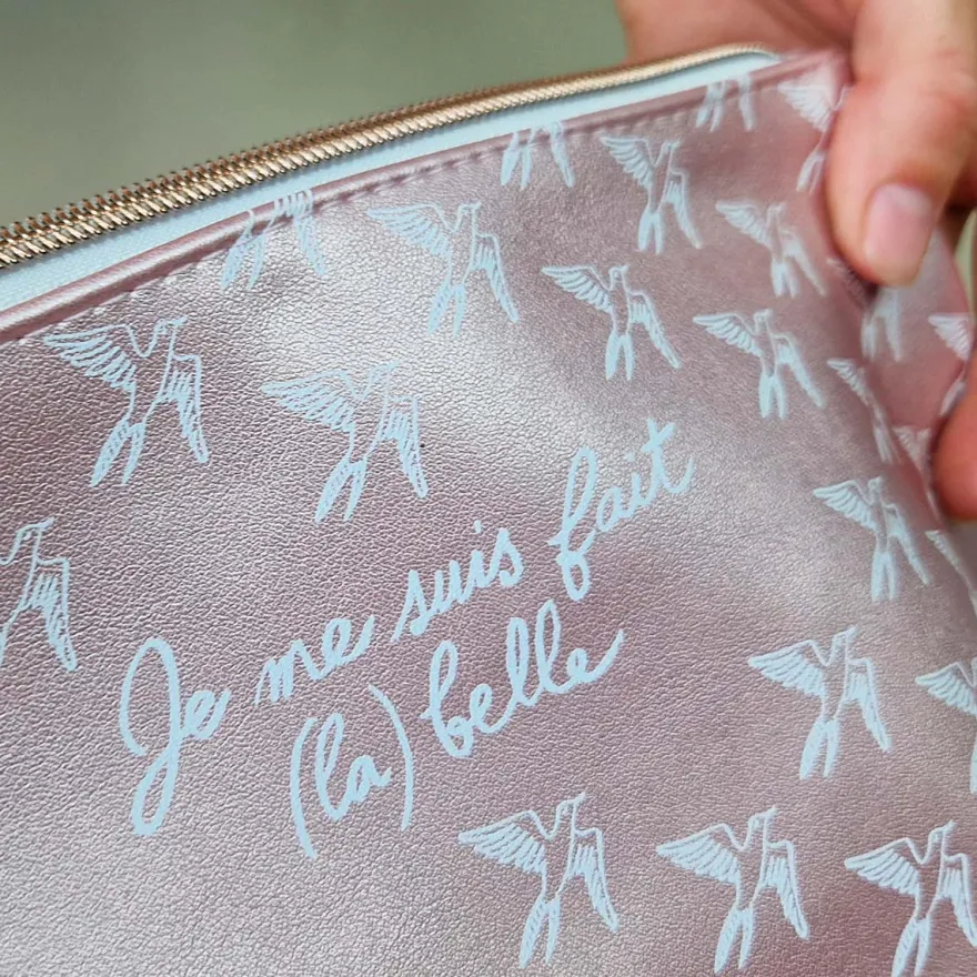 Derrière la Porte toilettaske - TRAPEZE J'me suis fait la belle