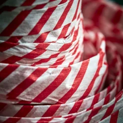 House Doctor gavebånd i papir - Candy Stripes 1cm - Hvid/Rød