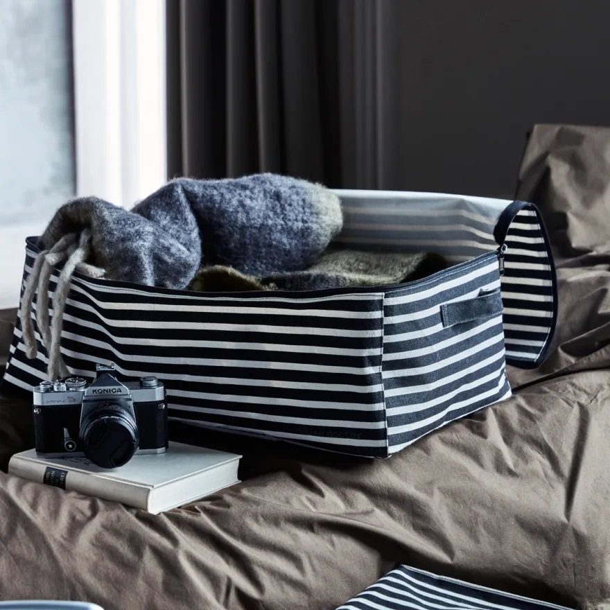 House Doctor - "Under bed" CANVA i Stof - Sort/Hvid - Large