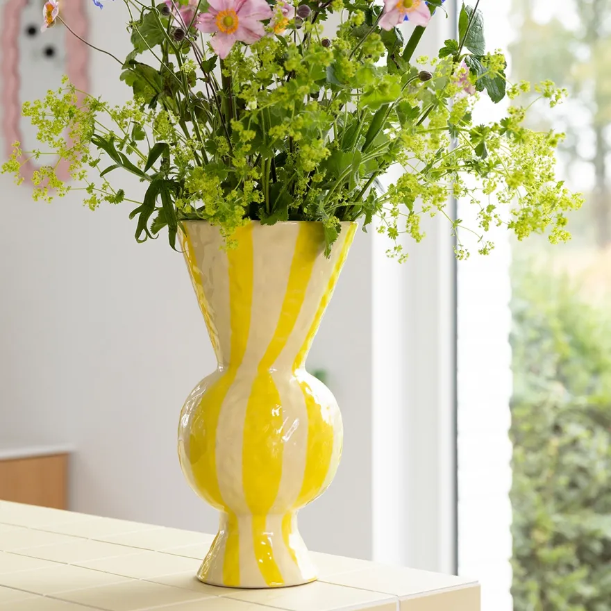 Klevering Stor stribet vase i gule nuancer - Rhombic