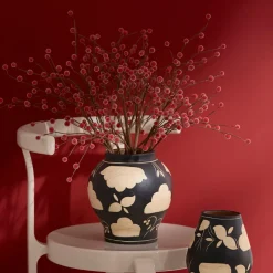 Kunstig blomst fra Bungalow - Ilix Berry Branch - Frostet Scarlett