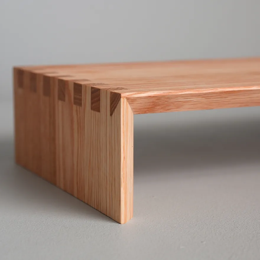 LAKE Monitor Stand i Egetræ