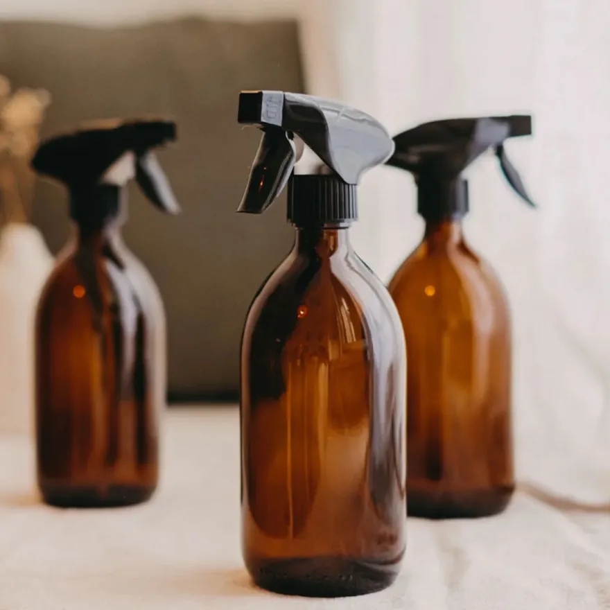 Little Pots Ravfarvet glasflaske med spray - Sort 500 ml.