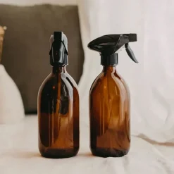Little Pots Ravfarvet glasflaske med spray - Sort 500 ml.