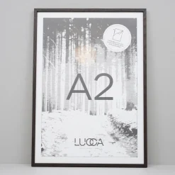 Lucca Træramme til A2 plakater - Mørkolieret Egetræ