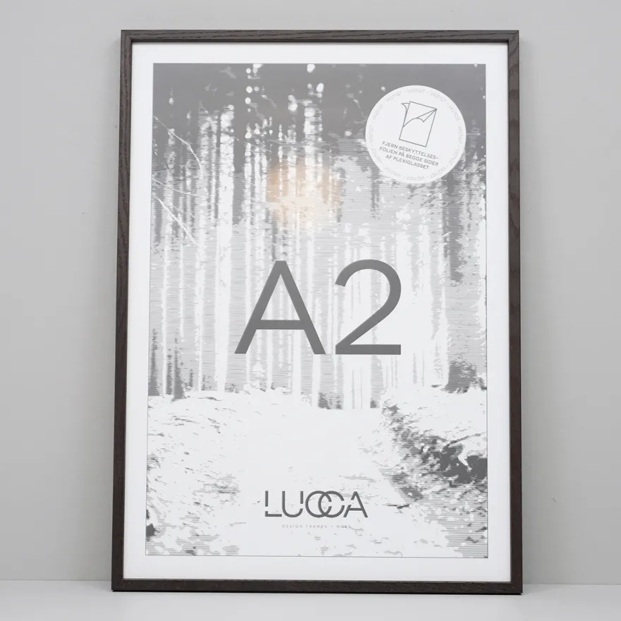 Lucca Træramme til A2 plakater - Mørkolieret Egetræ