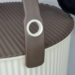 Omnioutil Plastikspand - Ivory med brunt låg 20 liter