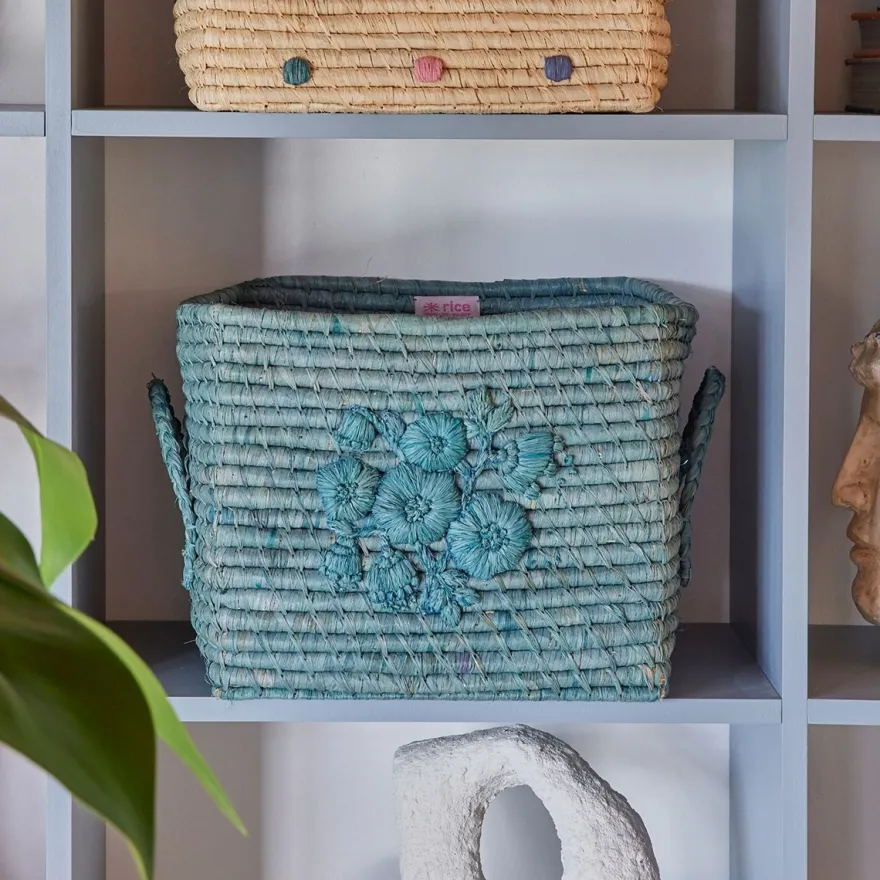 RICE Raffia kurv med hank - BLUE EMBROIDERY