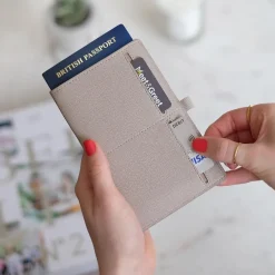 Stackers Passport Sleeve - Til Pas - Taupe