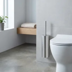 Toiletbørste med holder med selvklæbende tape. RUSTFRIT STÅL