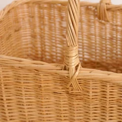 Trappekurv i Rattan