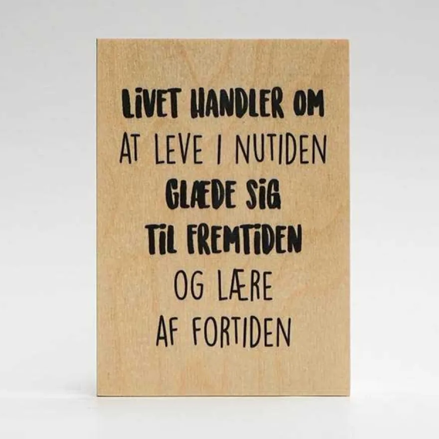 Treviso Design træskilt - At leve i nutiden