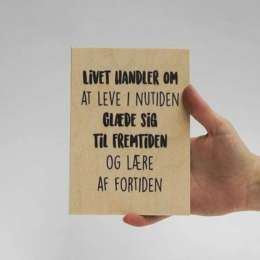 Treviso Design træskilt - At leve i nutiden