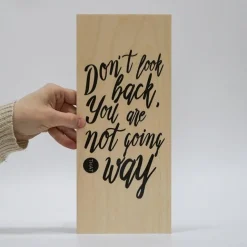 Treviso Design træskilt - Don't look back