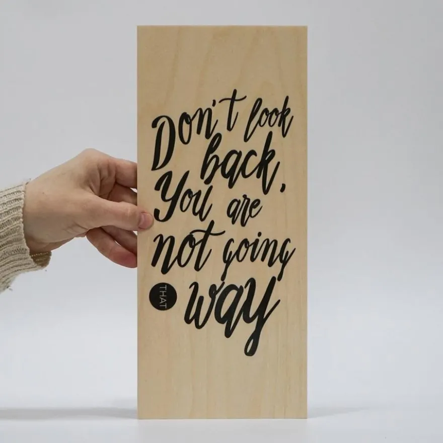 Treviso Design træskilt - Don't look back