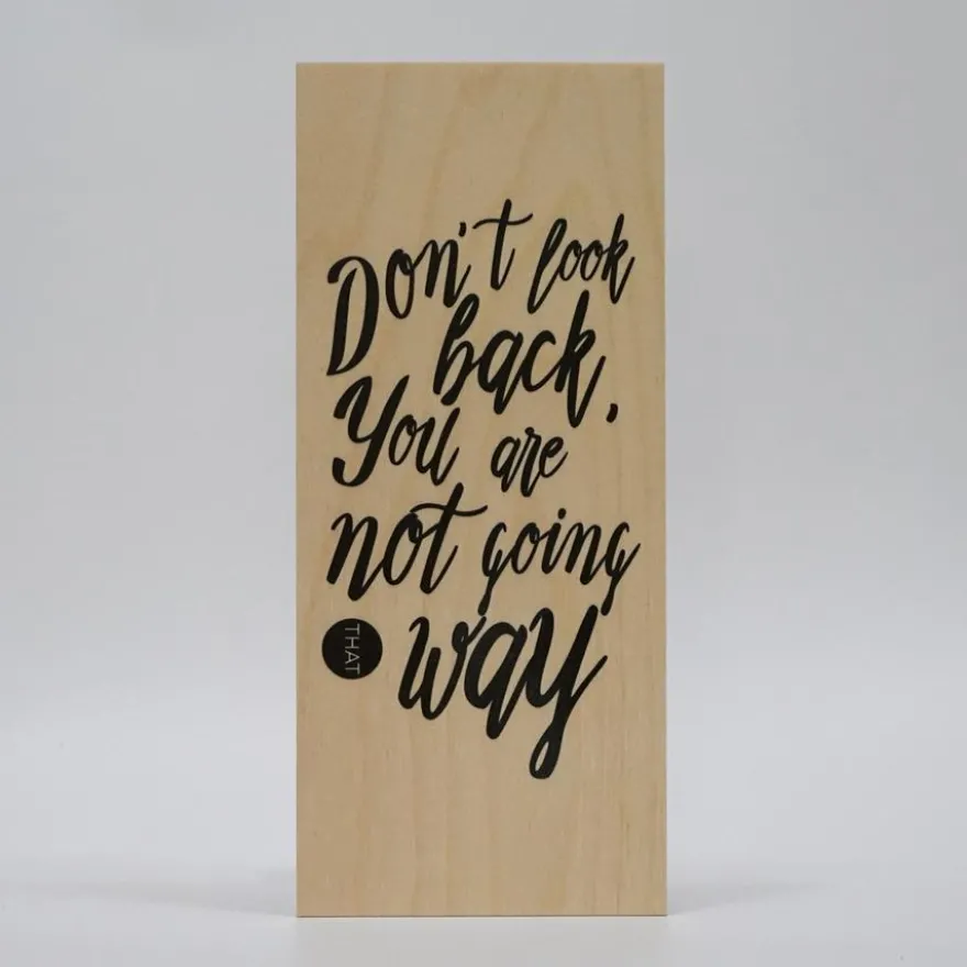 Treviso Design træskilt - Don't look back