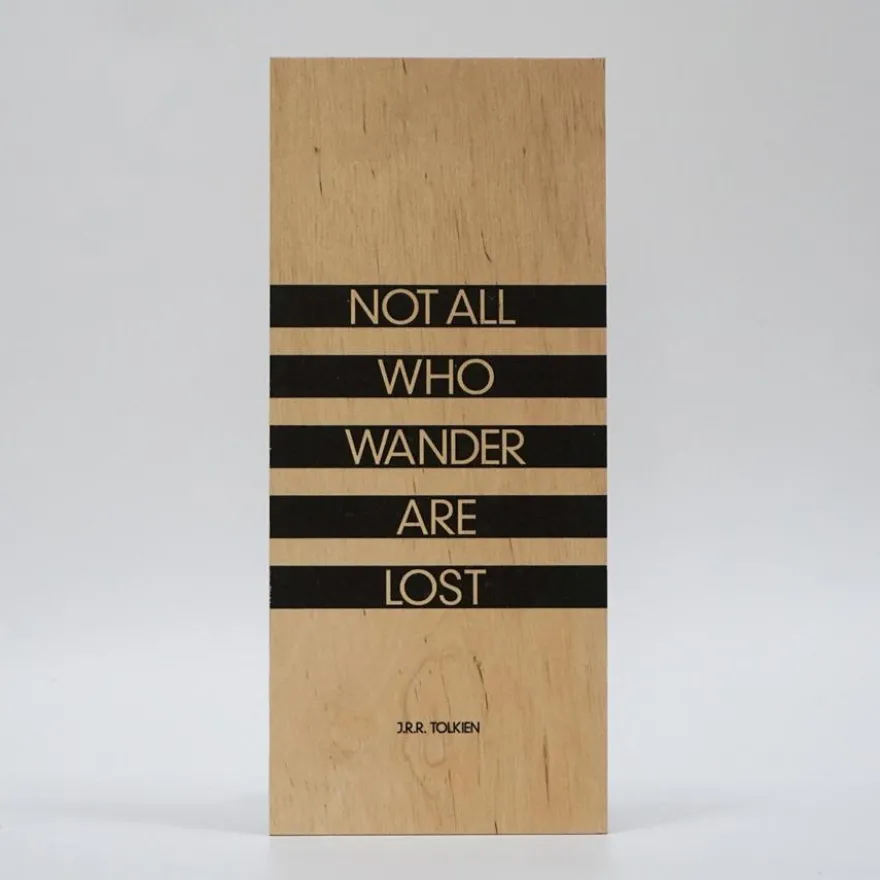 Treviso Design træskilt - Not all who wander