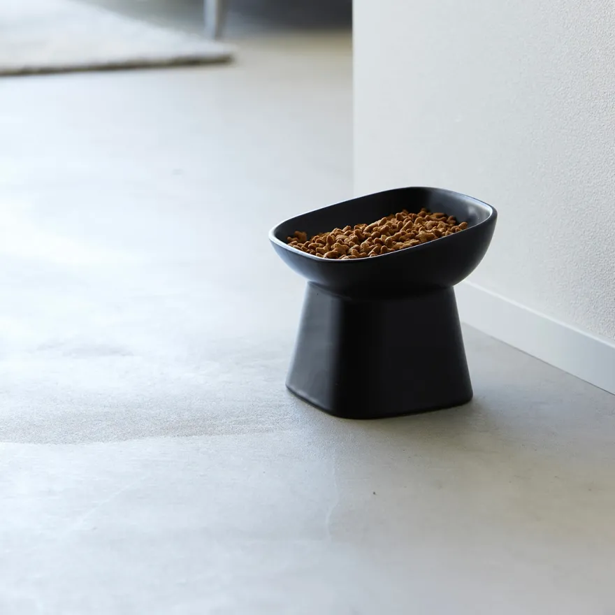 Yamazaki "Easy Eat" Keramik foderskål til katte - Sort