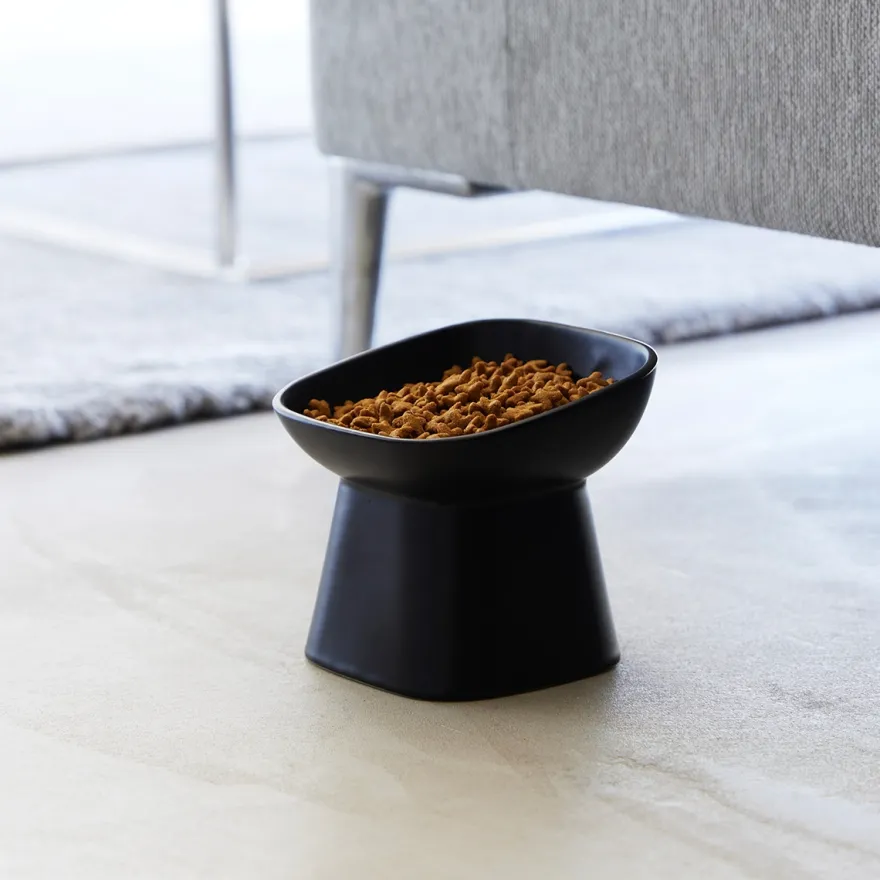 Yamazaki "Easy Eat" Keramik foderskål til katte - Sort