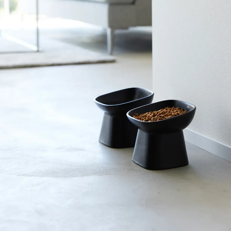 Yamazaki "Easy Eat" Keramik foderskål til katte - Sort