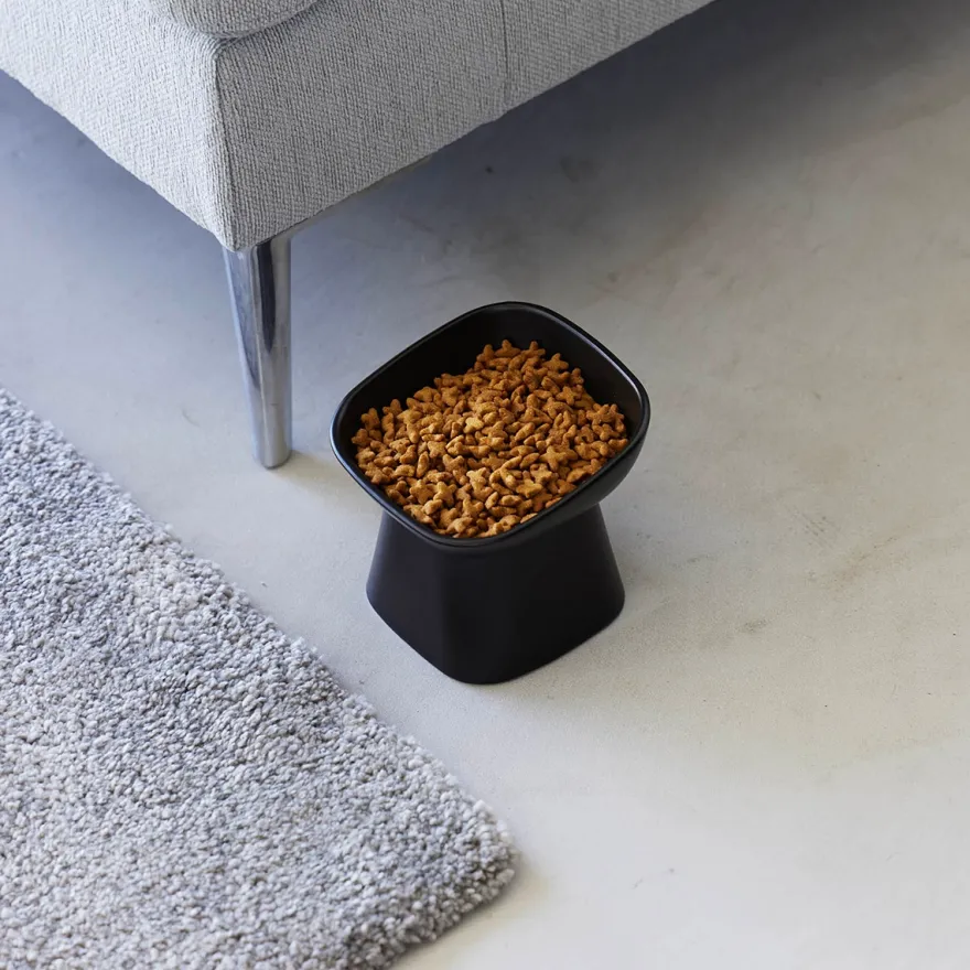 Yamazaki "Easy Eat" Keramik foderskål til katte - Sort