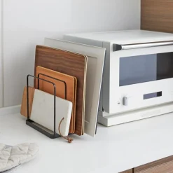 Yamazaki Holder til skærebræt Tower tray holder - SORT